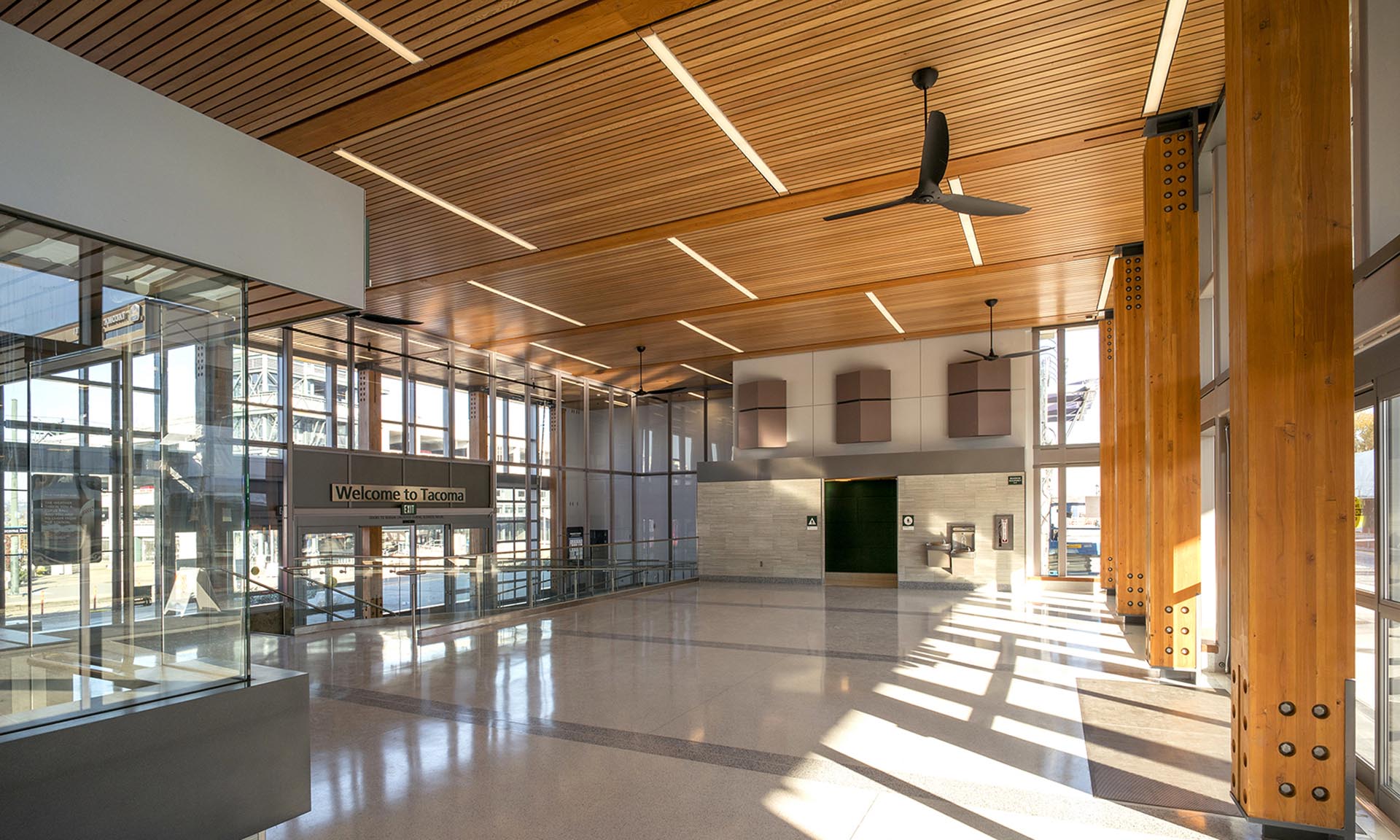 Amtrak Cascades Station interior