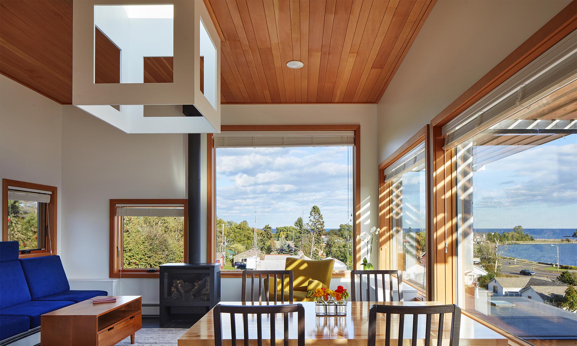 Tre Søstre living area with water view